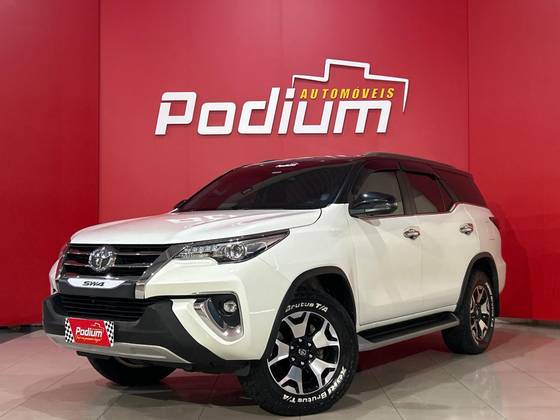 TOYOTA HILUX SW4 2.8 SRX DIAMOND 4X4 7 LUGARES 16V TURBO INTERCOOLER DIESEL 4P AUTOMÁTICO